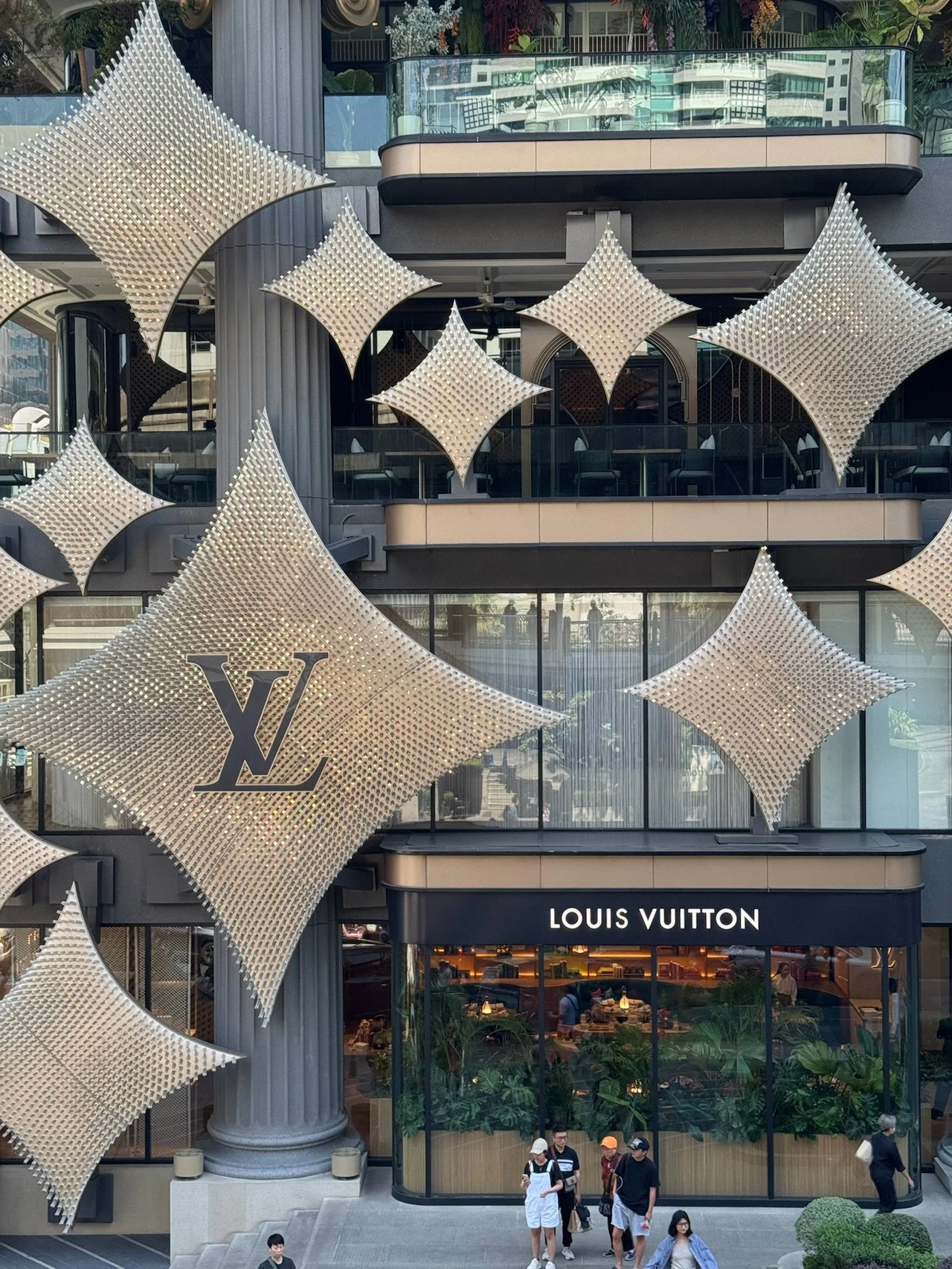 LV The Place Bangkok - Le Café Louis Vuitton