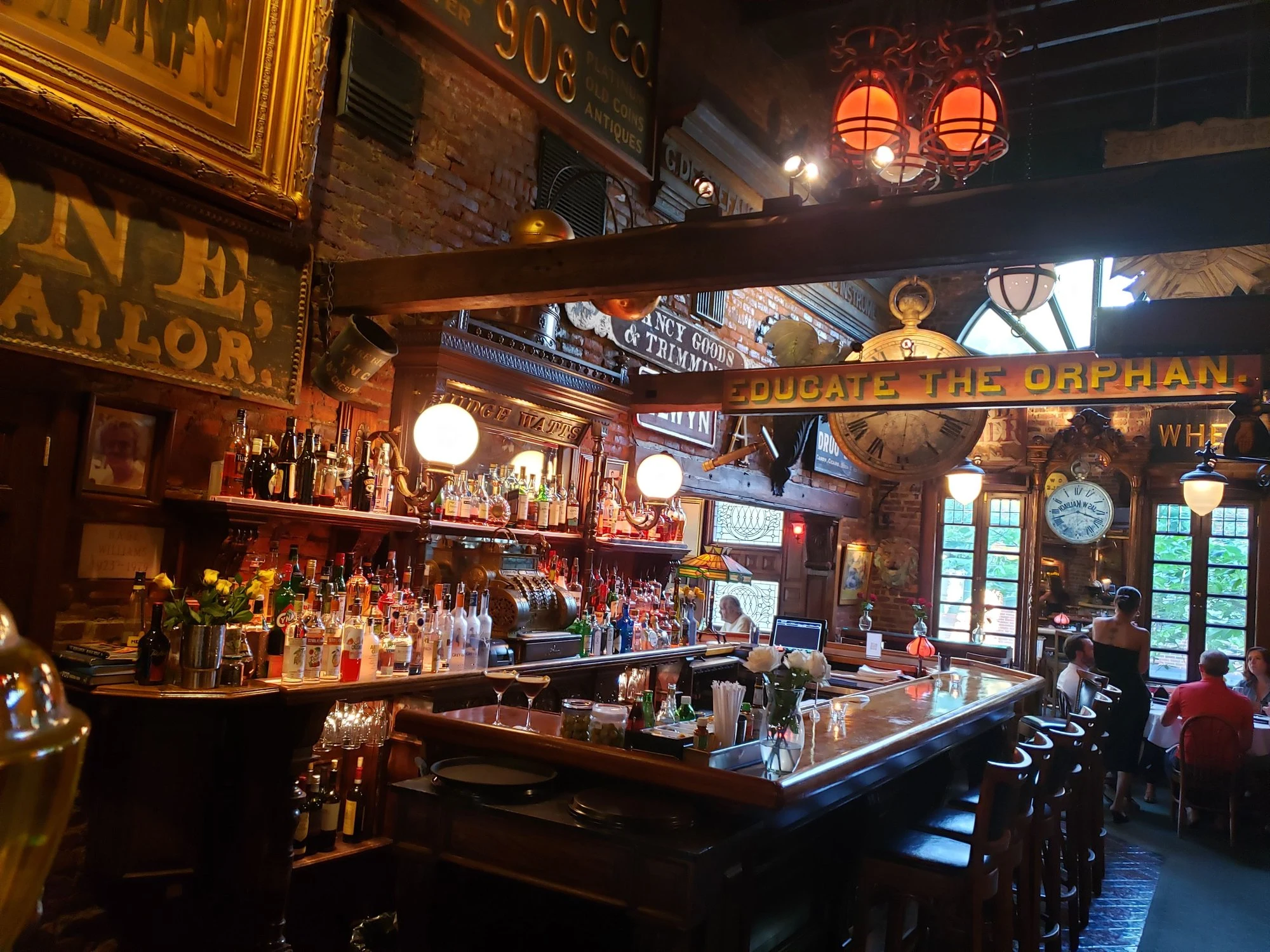 Saloon Restaurant