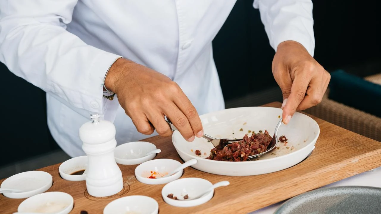 Prichard prepares the Bondi Icebergs' steak tartare recipe for Sara Dining.