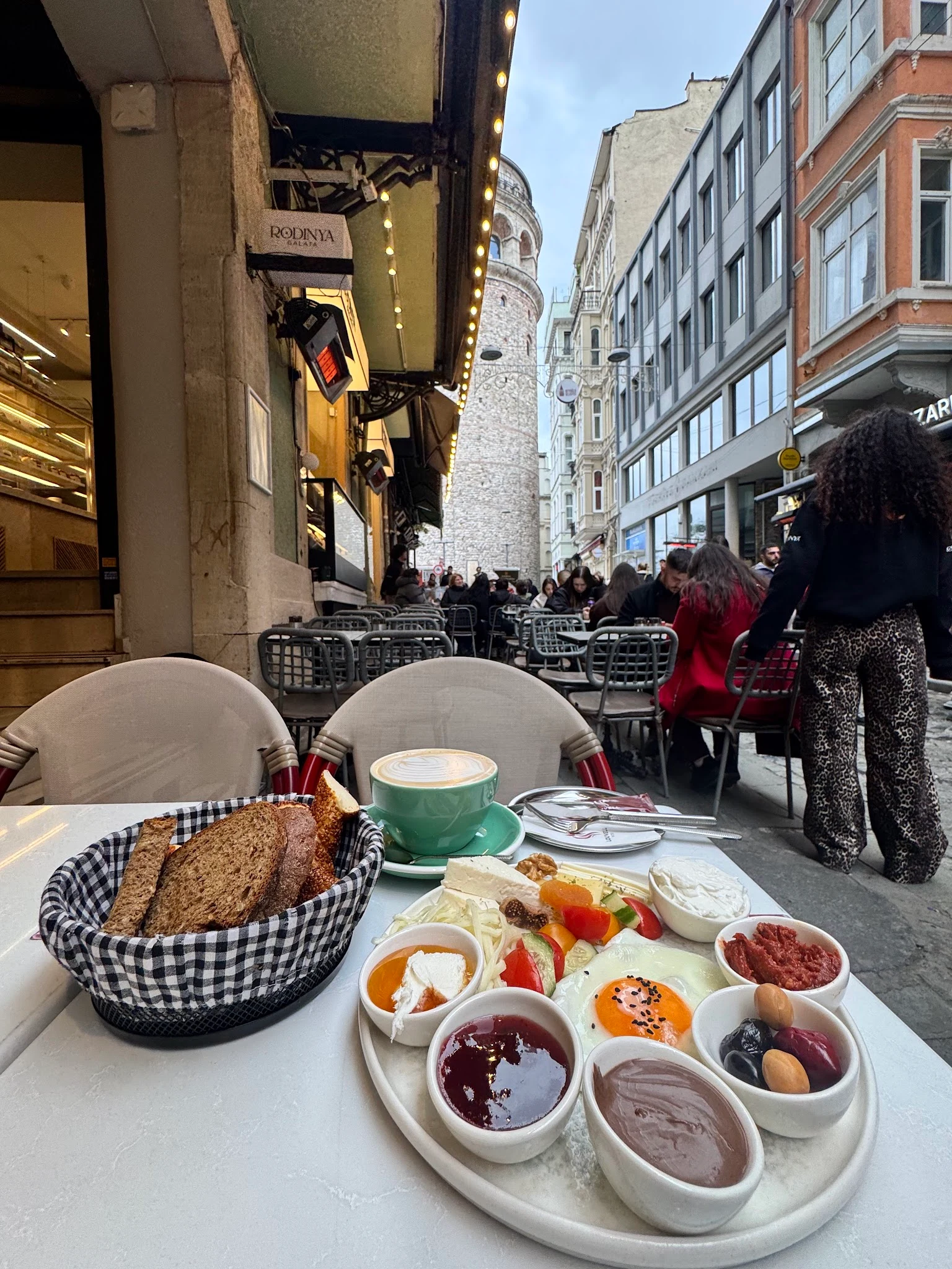 Louvell & Co Galata