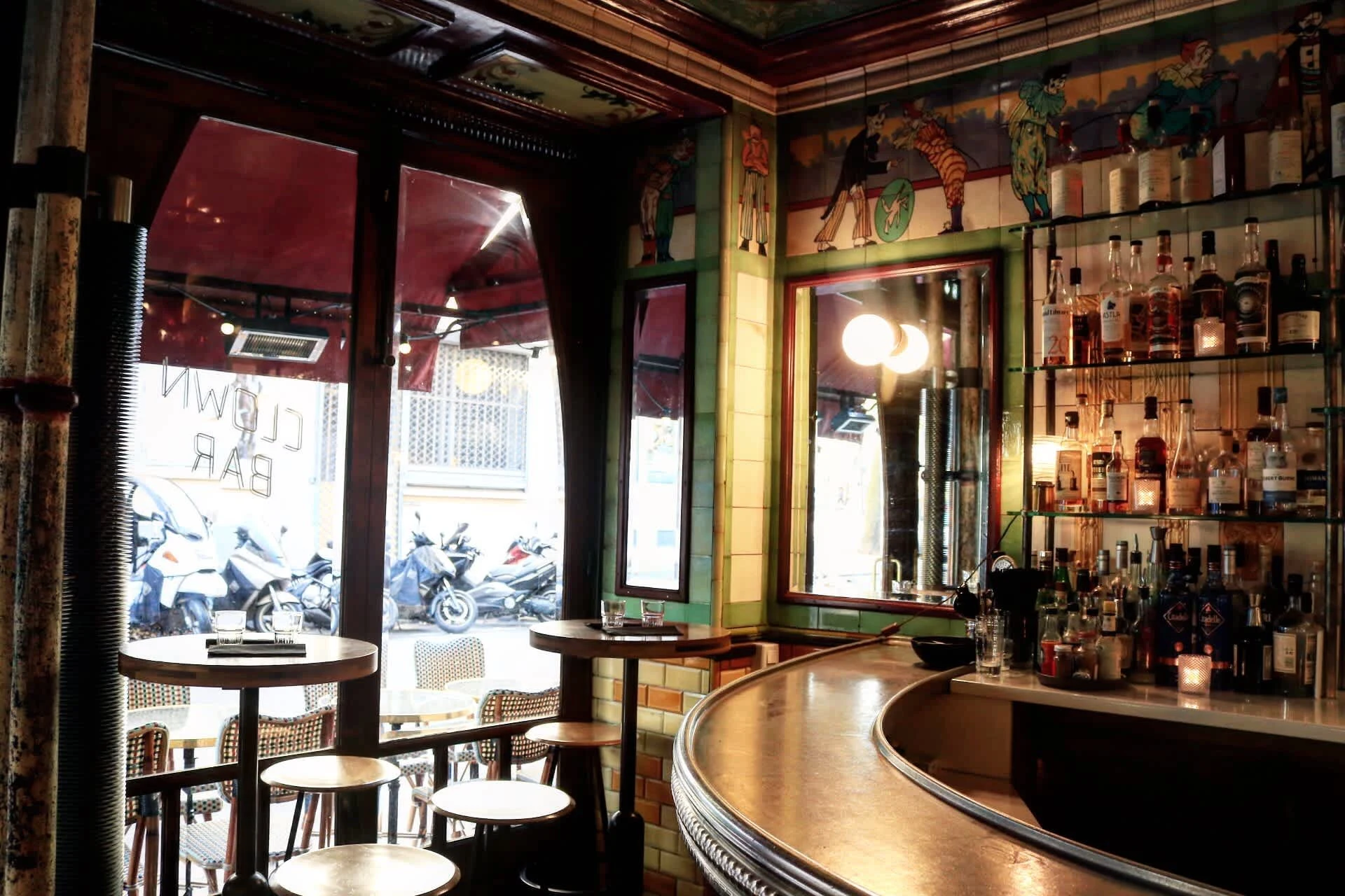 Clown Bar