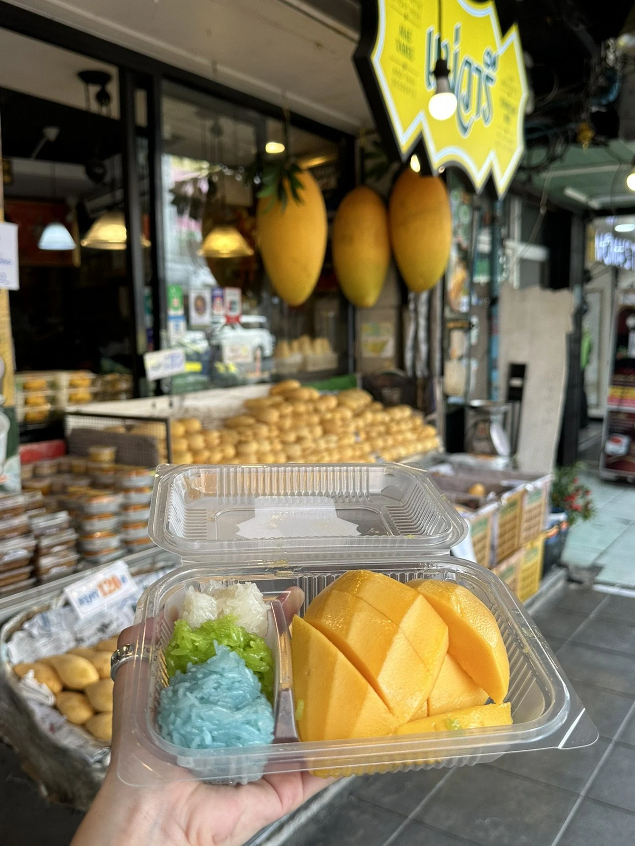 Mae Varee Sweet Sticky Rice with Mango