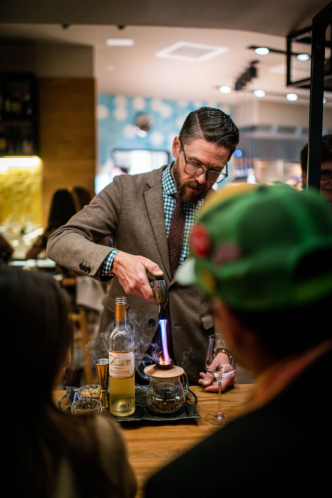 William Simons performs a dramatic wine service at bizzeria georgetown.