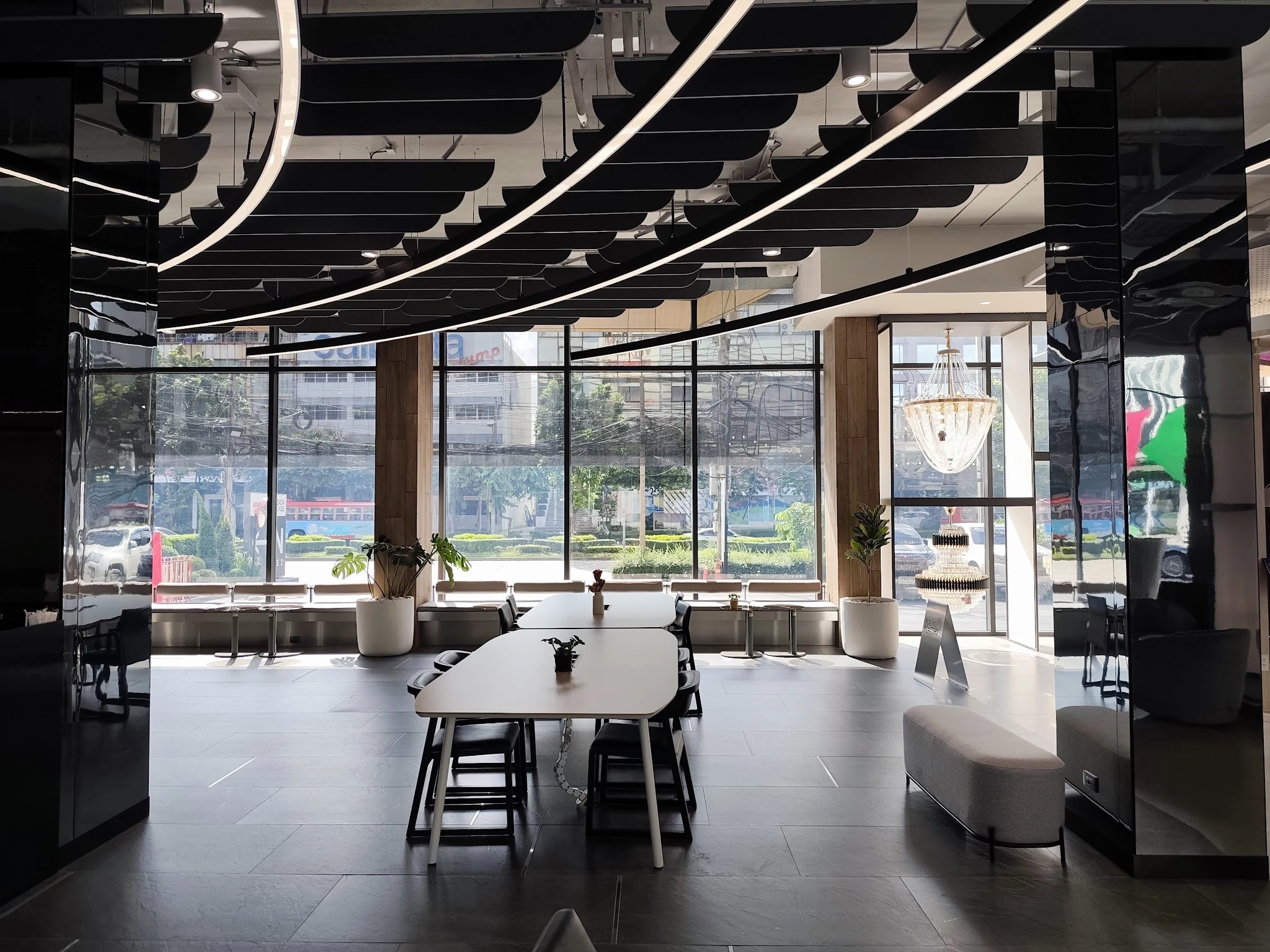 Rolling Roasters - Design Village Ratchada