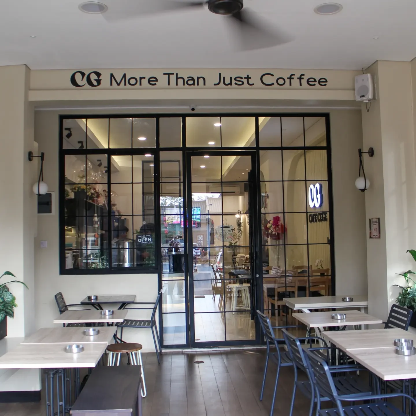 CAFE CEGE by Coffee Grounds
