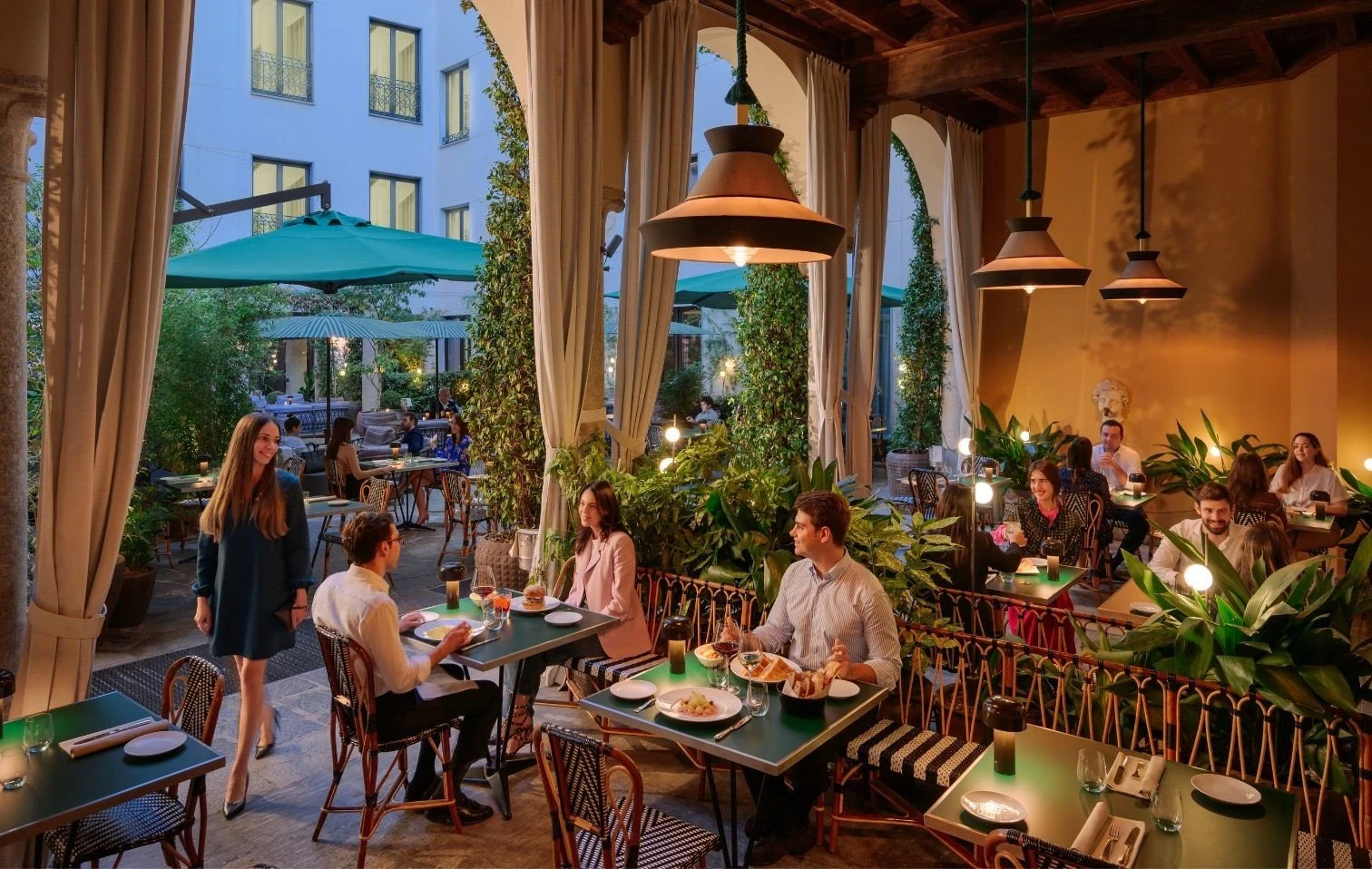 Mandarin Garden Bar