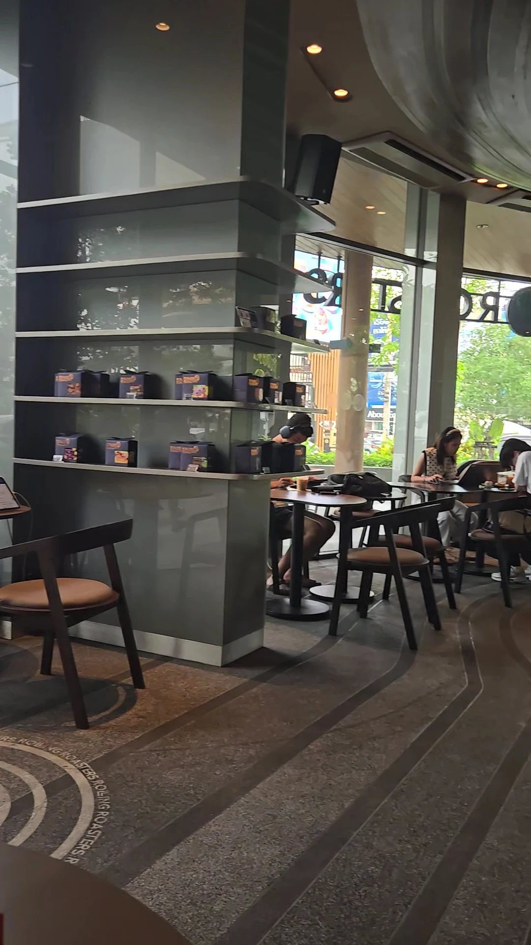 Rolling Roasters - Charn At The Avenue | Chaengwattana