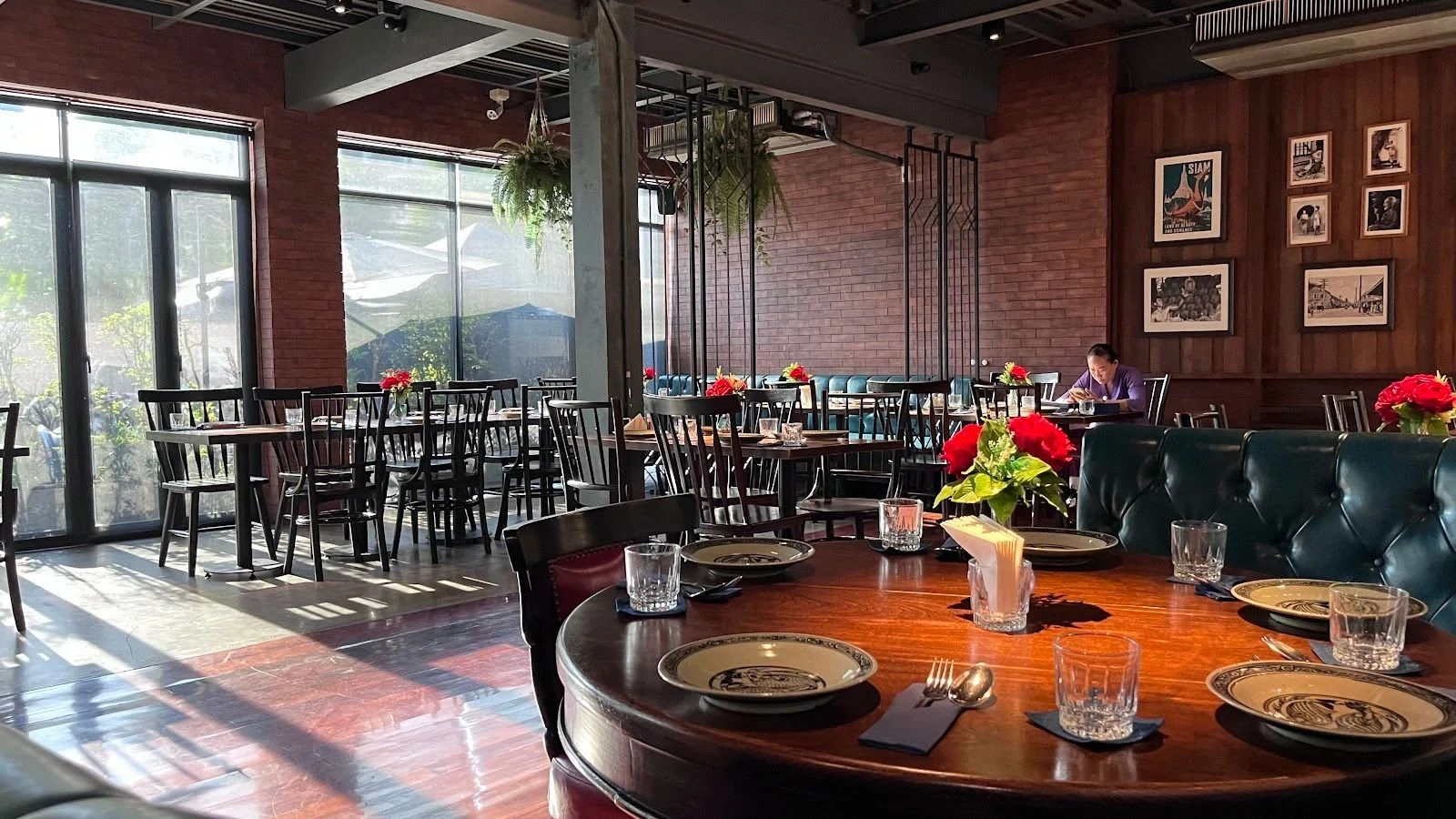Sri Trat Restaurant and Bar