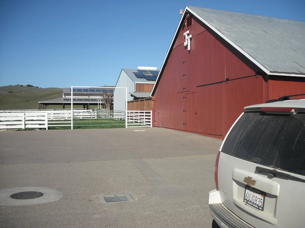 Tres Hermanas Winery