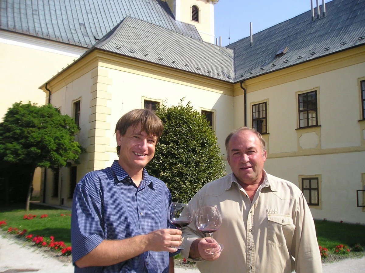 Chowaniec & Krajčírovič