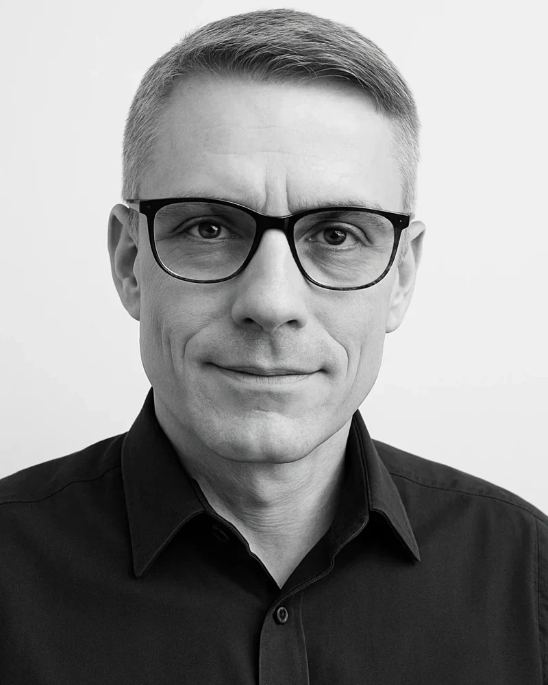 Portrait of René Santhagens