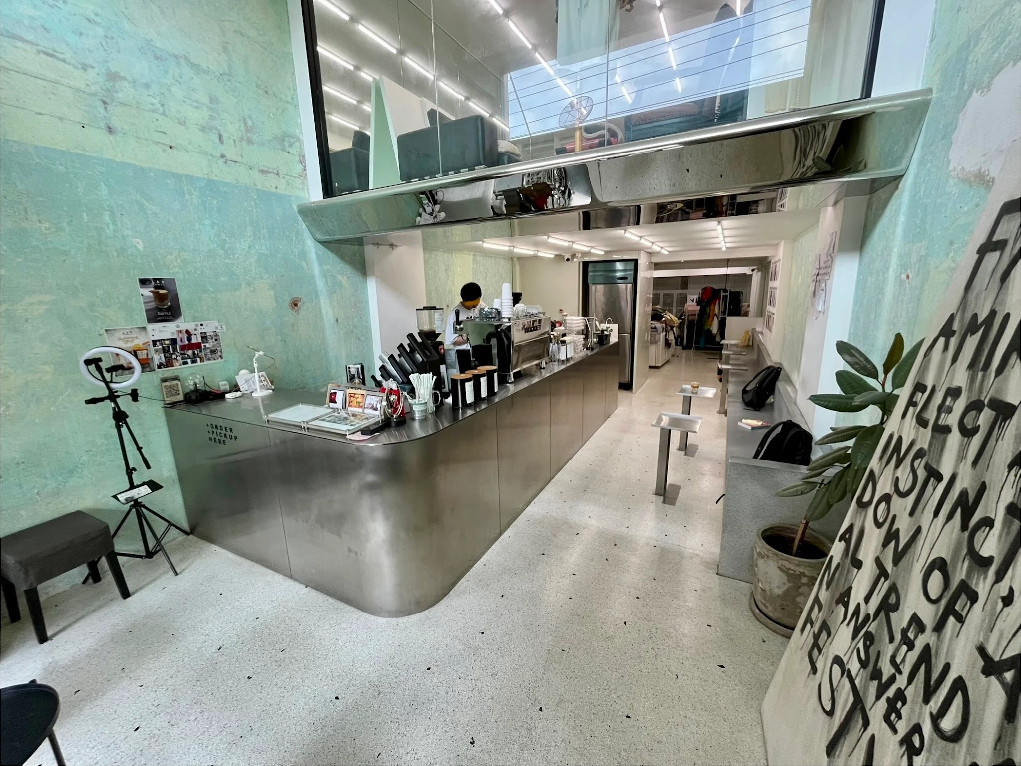 LAB COFFEE x PUDDING LAB CAFE (จอดรถได้ทั้ง 7 ห้องแถว อาคารเจ้าของเดียวกันคะ)