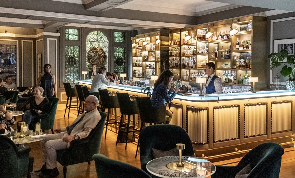Donovan Bar