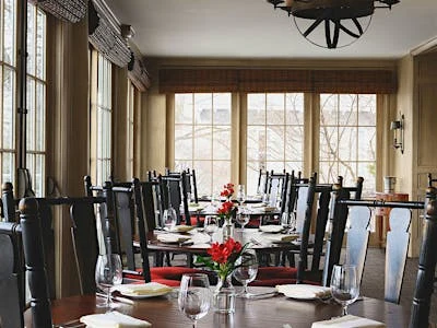 1833 Kitchen & Bar